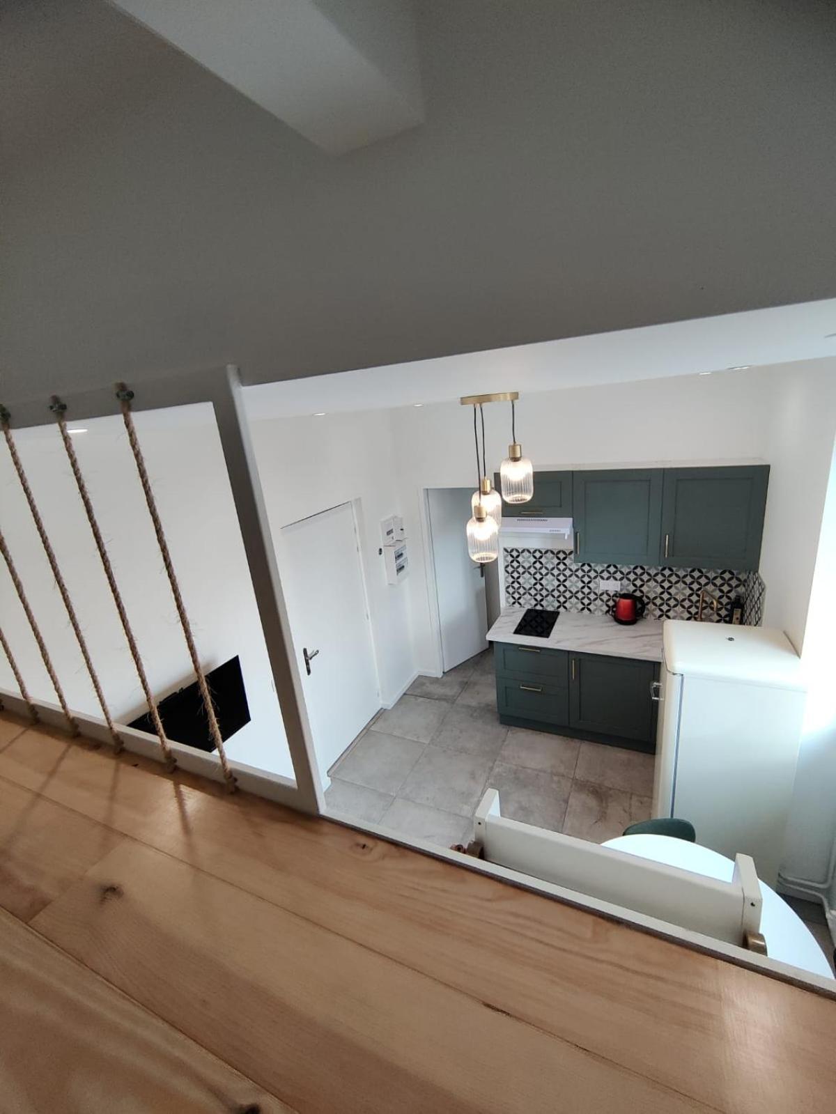 Loft Chic Avec Mezzanine Contemporaine Apartment
