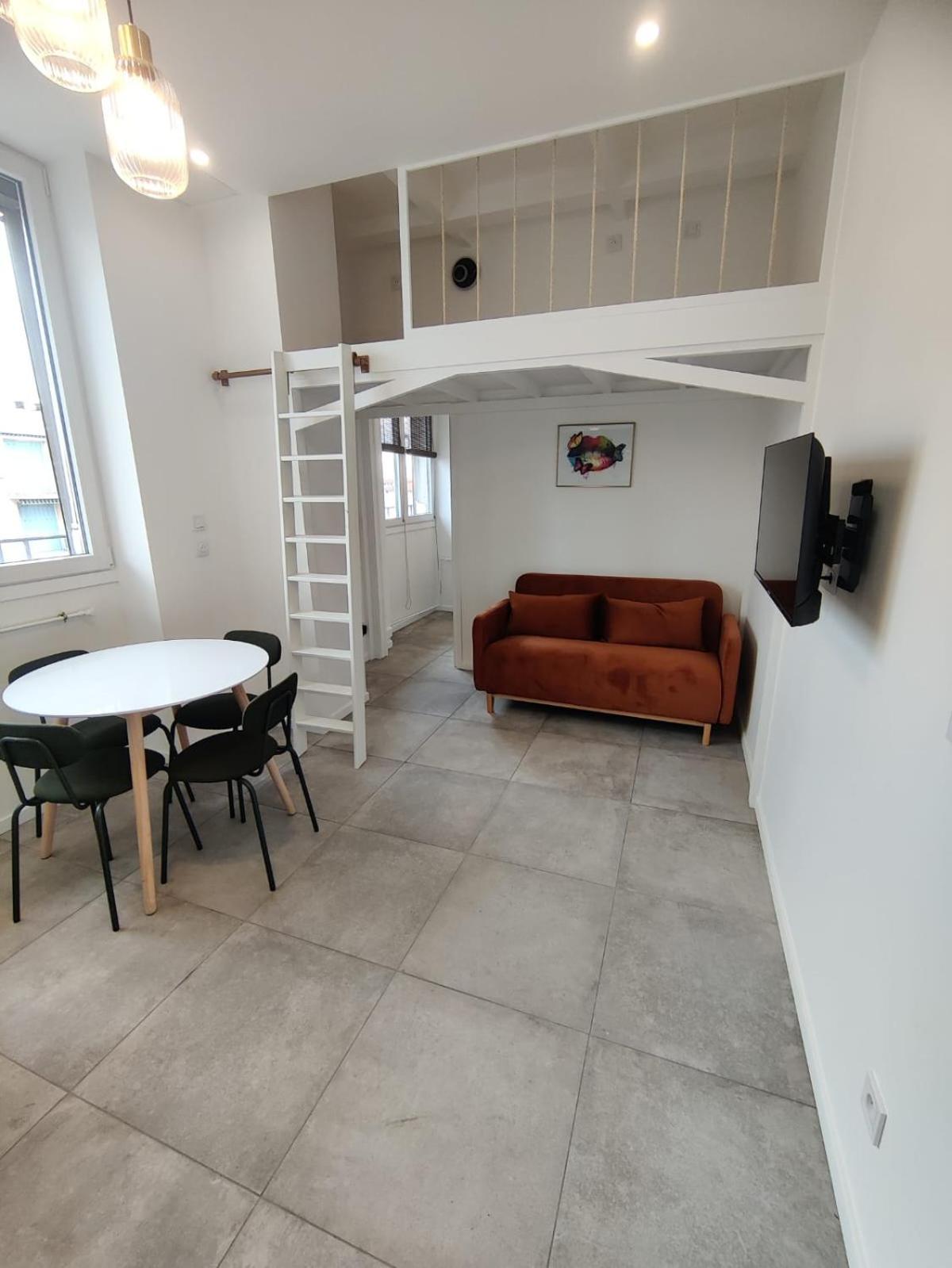 Loft Chic Avec Mezzanine Contemporaine * Vénissieux